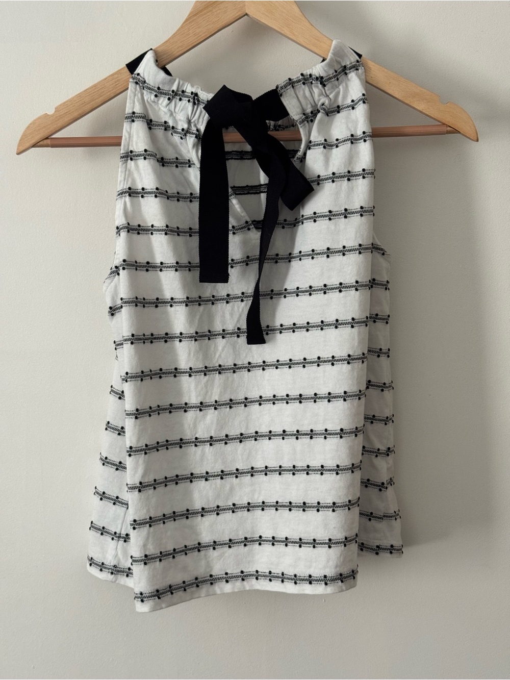 LOFT White Black Textured Stripe Sleeveless Blouse Size XS Bow Back Top - Picture 2 of 5